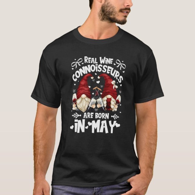Camiseta Mayo Cumpleaños Gnomes Para Mujeres Que Aman Beber (Anverso)