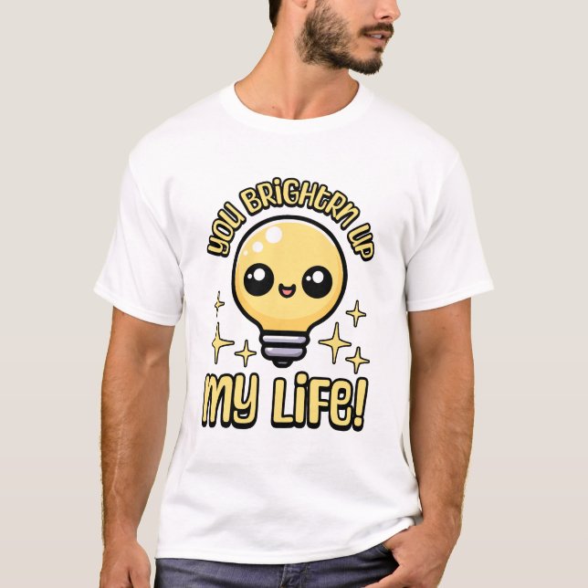 Camiseta ¡Me Aclaras La Vida! Cute Lightbulbo Pun (Anverso)