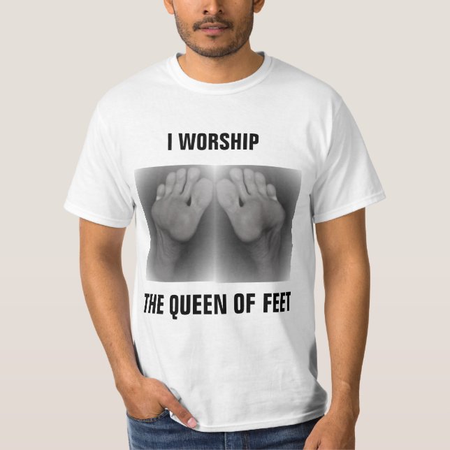 CAMISETA ME ADORNO LA REINA DE LOS PIES (Anverso)