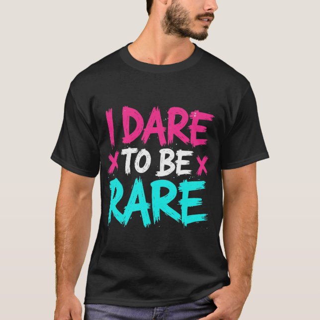 Camiseta Me atrevo a ser una rara cita motivacional y de em (Anverso)