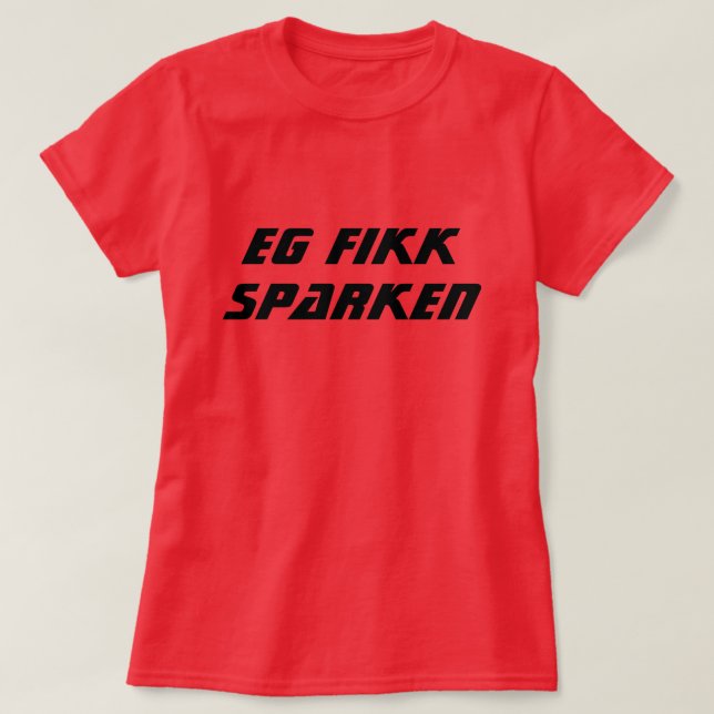 Camiseta Me despidieron en rojo noruego (Diseño del anverso)