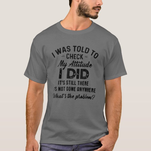Camiseta Me Dijeron Que Revisara Mi Actitud Hombres Esencia (Anverso)