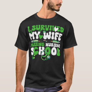 Camiseta Me divierte sobrevivir a mi esposa que pasa escuel