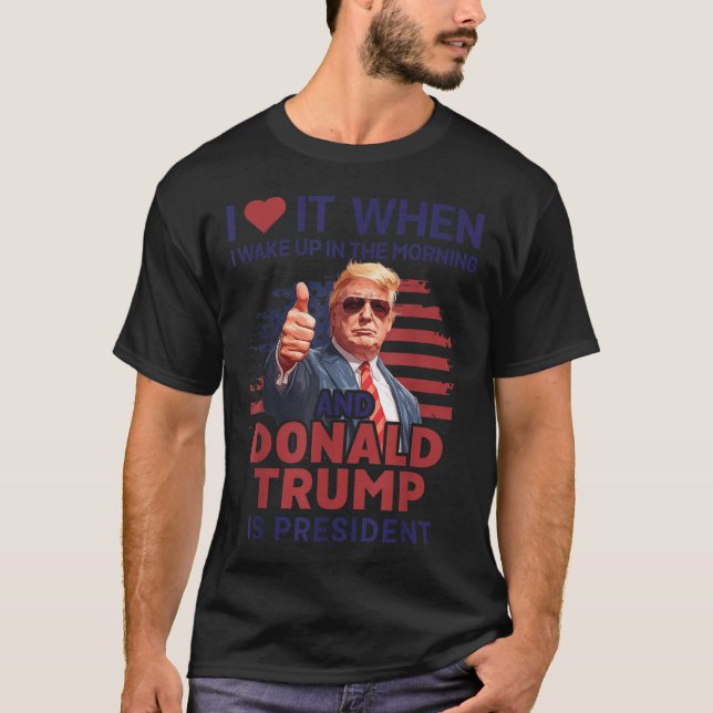 Camiseta Me Encanta Cuando Me Despierto Y Trump Es El Presi (Anverso)