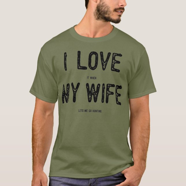Camiseta Me Encanta Cuando Mi Esposa Me Permite Ir A Cazar  (Anverso)