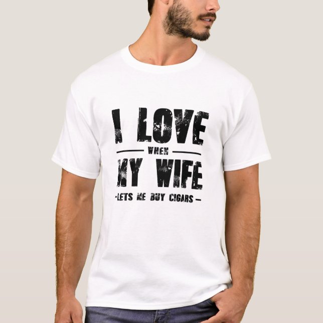 Camiseta Me Encanta Cuando Mi Mujer Me Permite Comprar Ciga (Anverso)