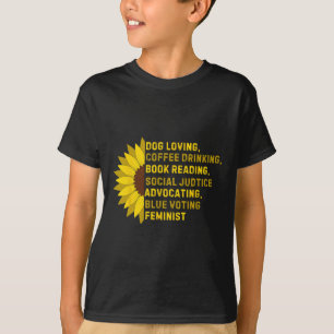 Camiseta Me encanta el libro de la bebida del café leyendo 