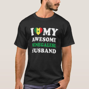 Camiseta Me encanta mi asombroso esposo senegalés gracioso
