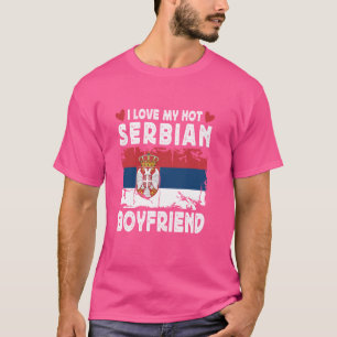 Camiseta Me encanta mi caliente novio serbio, pareja de ami