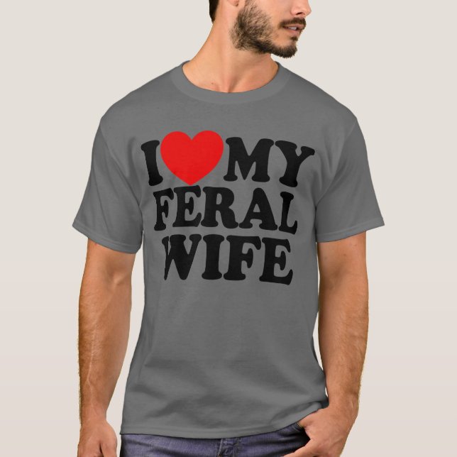 Camiseta Me Encanta Mi Feral Esposa Divertida Y Sarcástica  (Anverso)