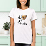 Camiseta Me encanta mi foto Mascota de perro personalizada<br><div class="desc">¡Lleva a tu mejor amigo contigo a donde vayas con esta camiseta de amante de los perros mascotas labradores personalizados! ¡Un deber para cada amante de los perros, mamá de los perros y papá de los perros! Una diversión que amo a mi perro, esta frase de la camisa "Amo a...</div>