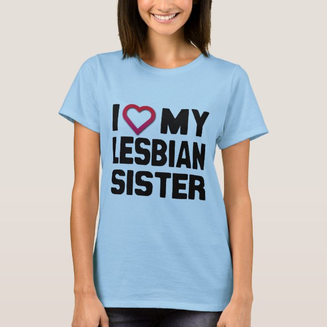 Camiseta ME ENCANTA MI HERMANA LESBIANA -.png (Anverso)