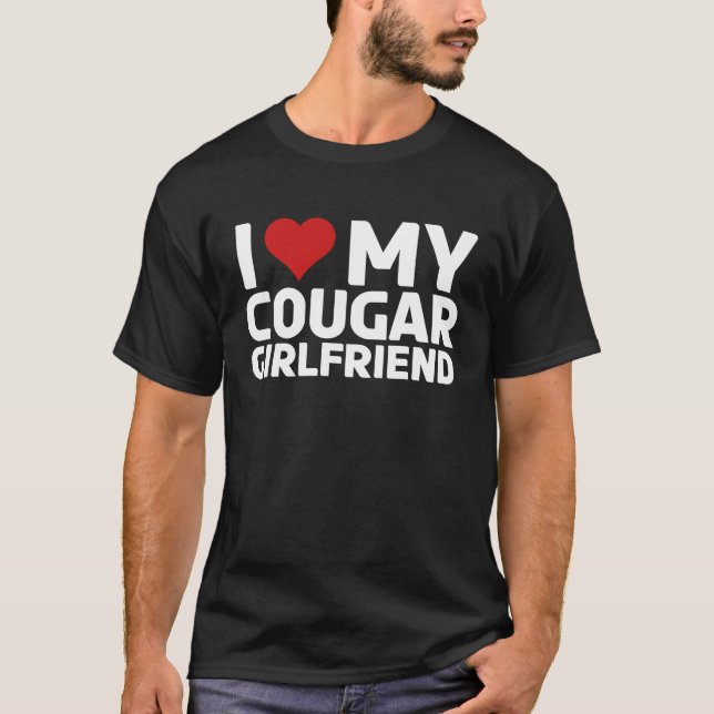 Camiseta Me Encanta Mi Novia Cougar. Corazón Mi Pareja. (Anverso)