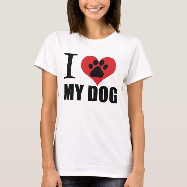 Camiseta Me encanta mi perro tirando almohada (Anverso)