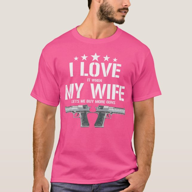 Camiseta Me Encanta Que Mi Esposa Me Permita Comprar Más Ar (Anverso)