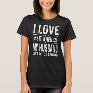 Camiseta Me Encanta Que Mi Esposo Se Distraiga Con Mujeres 