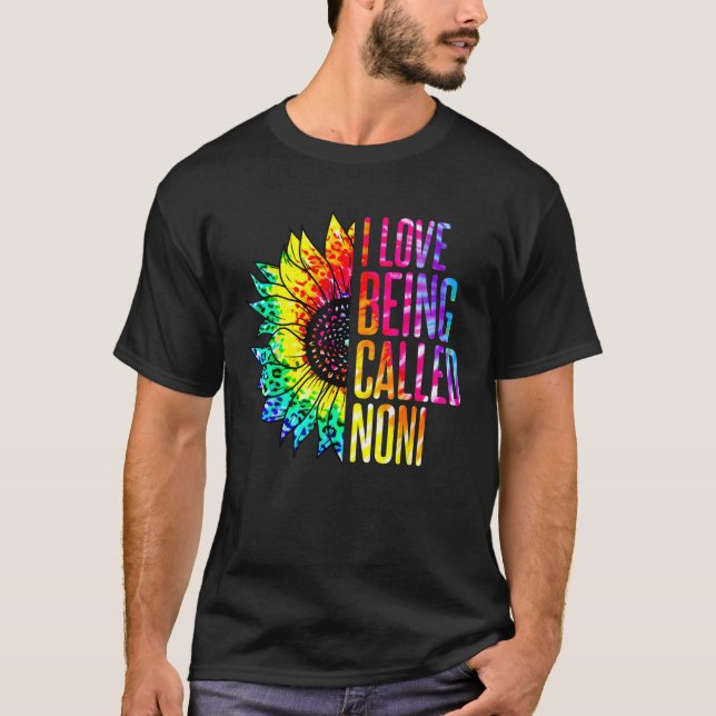 Camiseta Me Encanta Ser Llamada Noni Sunflower Tye Dye Moth (Anverso)