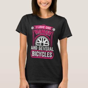 Camiseta Me Encanta Una Mujer Y Varios Ciclistas De Bicicle