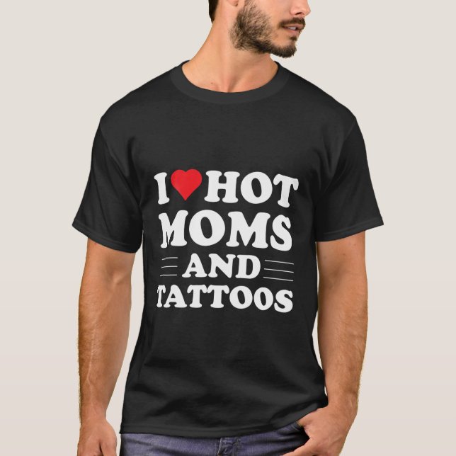 Camiseta Me Encantan Las Mamás Calientes Y Los Tatuajes Del (Anverso)