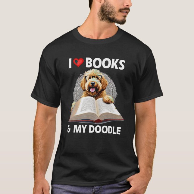Camiseta Me encantan los libros y mi perro dorado leyendo a (Anverso)