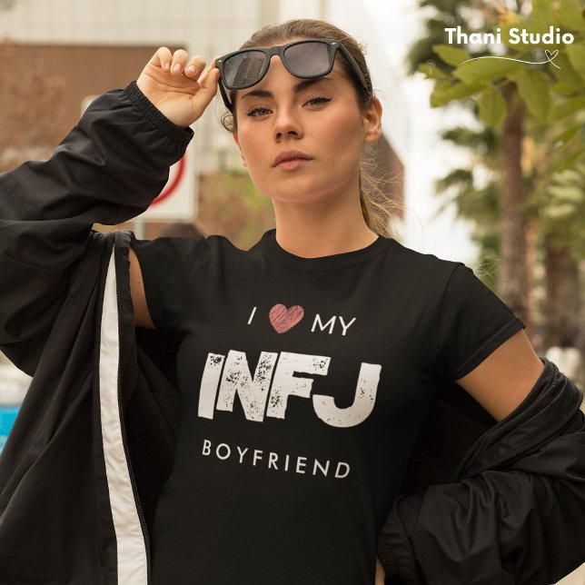 Camiseta Me encantan los rasgos de personalidad de mi novio (Subido por el creador)