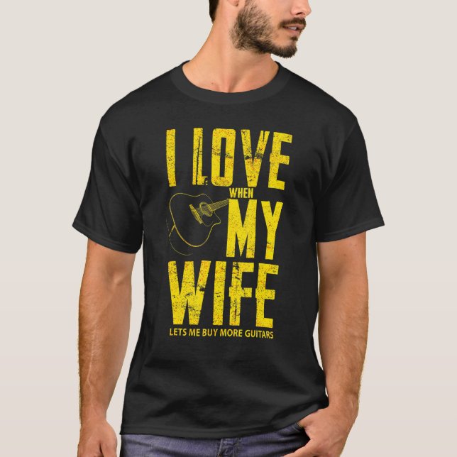 Camiseta Me Encanto Cuando Mi Esposa Me Permite Comprar Más (Anverso)
