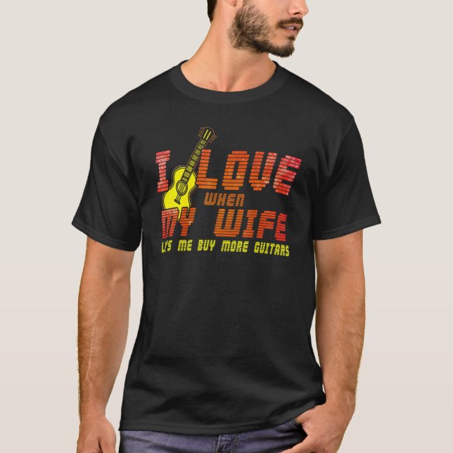 Camiseta Me Encanto Cuando Mi Esposa Me Permite Comprar Más (Anverso)
