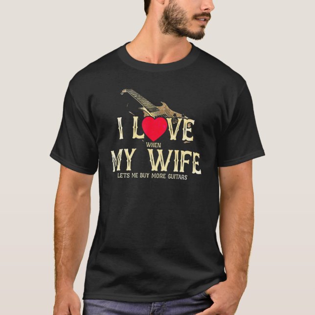 Camiseta Me Encanto Cuando Mi Esposa Me Permite Comprar Más (Anverso)