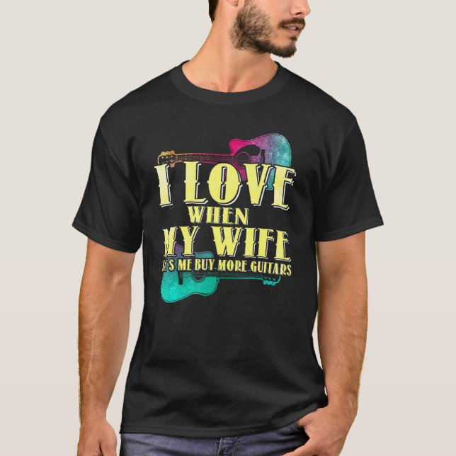 Camiseta Me Encanto Cuando Mi Esposa Me Permite Comprar Más (Anverso)