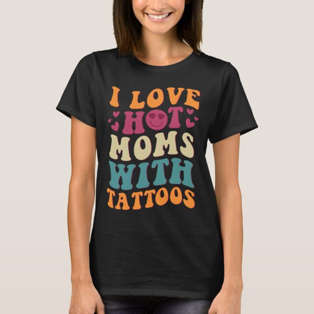 Camiseta Me Encanto Las Madres Calientes Con Tattoos Groovy (Anverso)