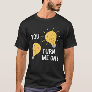 Camiseta Me Enciendes A Lightbulb Valentine