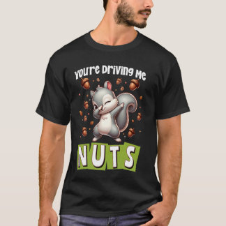 Camiseta Me estás conduciendo a la ardilla de las nueces a 