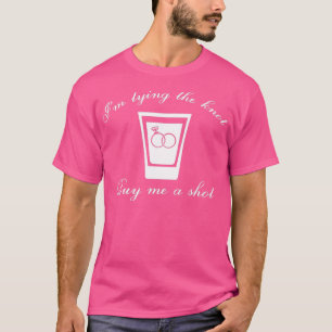 Camiseta Me estoy casando Cómprame un trago 1