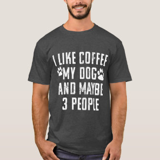Camiseta Me gusta el café a mi perro y tal vez tres persona