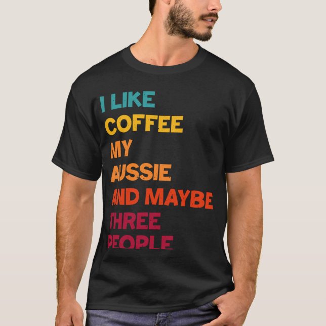 Camiseta Me Gusta el Café Mi Aussie y Quizás Tres Personas  (Anverso)