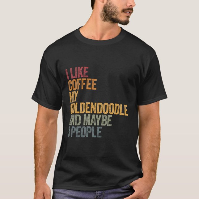 Camiseta Me Gusta El Café Mi Goldendoodle Y Quizá 3 Persona (Anverso)