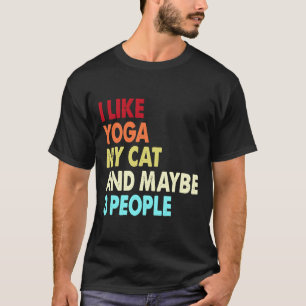 Camiseta Me Gusta El Yoga Mi Gato Y Quizá Tres Personas...