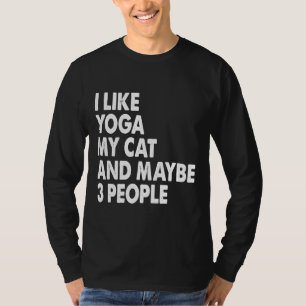 Camiseta Me Gusta El Yoga Mi Gato Y Quizá Tres Personas El