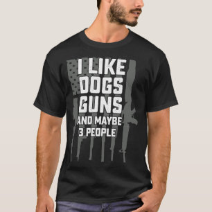Camiseta Me Gustan Las Pistolas De Perros Y Quizá 3 Gente