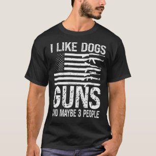 Camiseta Me Gustan Las Pistolas De Perros Y Quizá 3 Persona
