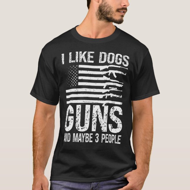 Camiseta Me Gustan Las Pistolas De Perros Y Quizá 3 Persona (Anverso)