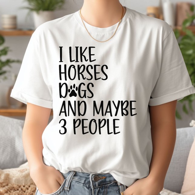 Camiseta Me Gustan Los Perros De Caballos Y Quizá 3 Persona (Subido por el creador)