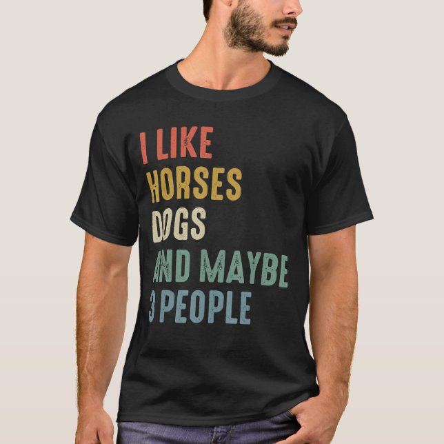 Camiseta Me Gustan Los Perros De Caballos Y Quizá 3 Persona (Anverso)