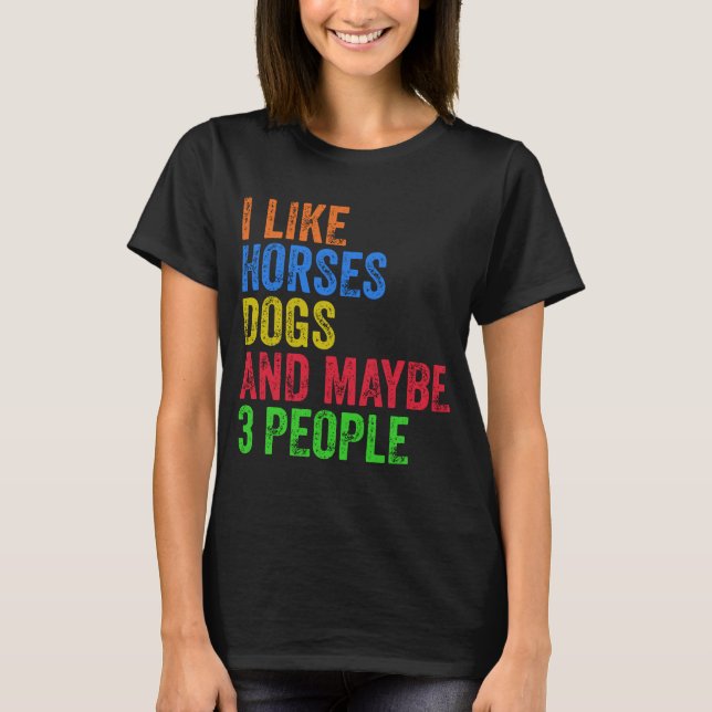 Camiseta Me Gustan Los Perros De Caballos Y Quizá 3 Persona (Anverso)