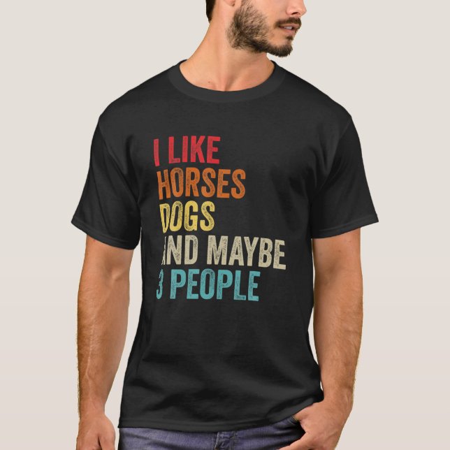 Camiseta Me Gustan Los Perros De Caballos Y Quizá 3 Persona (Anverso)