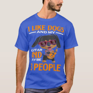 Camiseta Me gustan los perros y mi guitarra y tal vez 3 per