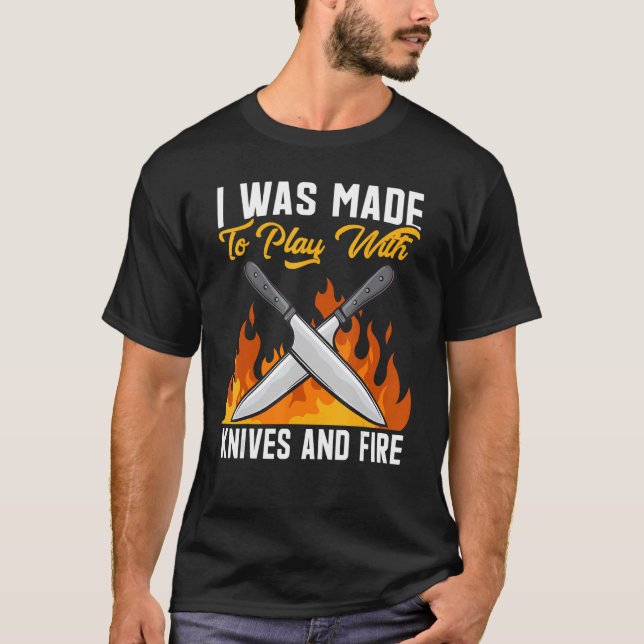 Camiseta Me Hicieron Jugar Con Cuchillos Y Cultivo De Fuego (Anverso)