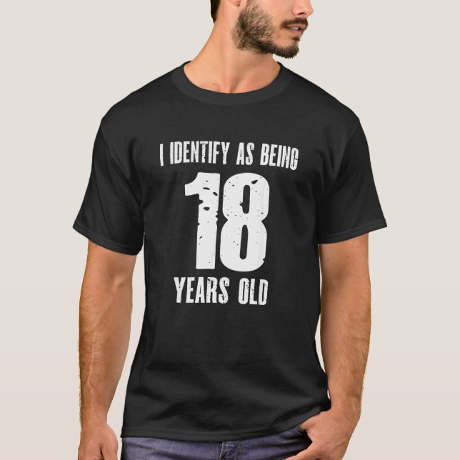 Camiseta Me Identifico Como 18 Años De Edad 18º Cumpleaños (Anverso)