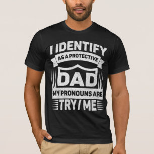 Camiseta Me Identifico Como Un Padre Protector Mis Pronombr