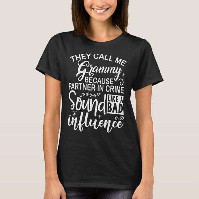 Camiseta Me Llaman GRAMMY Porque Es Socio En El Crimen (Anverso)